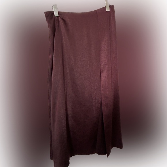 Dynamite Satin Skirt in a beautiful burgundy colour. Size medium. - Picture 2 of 3